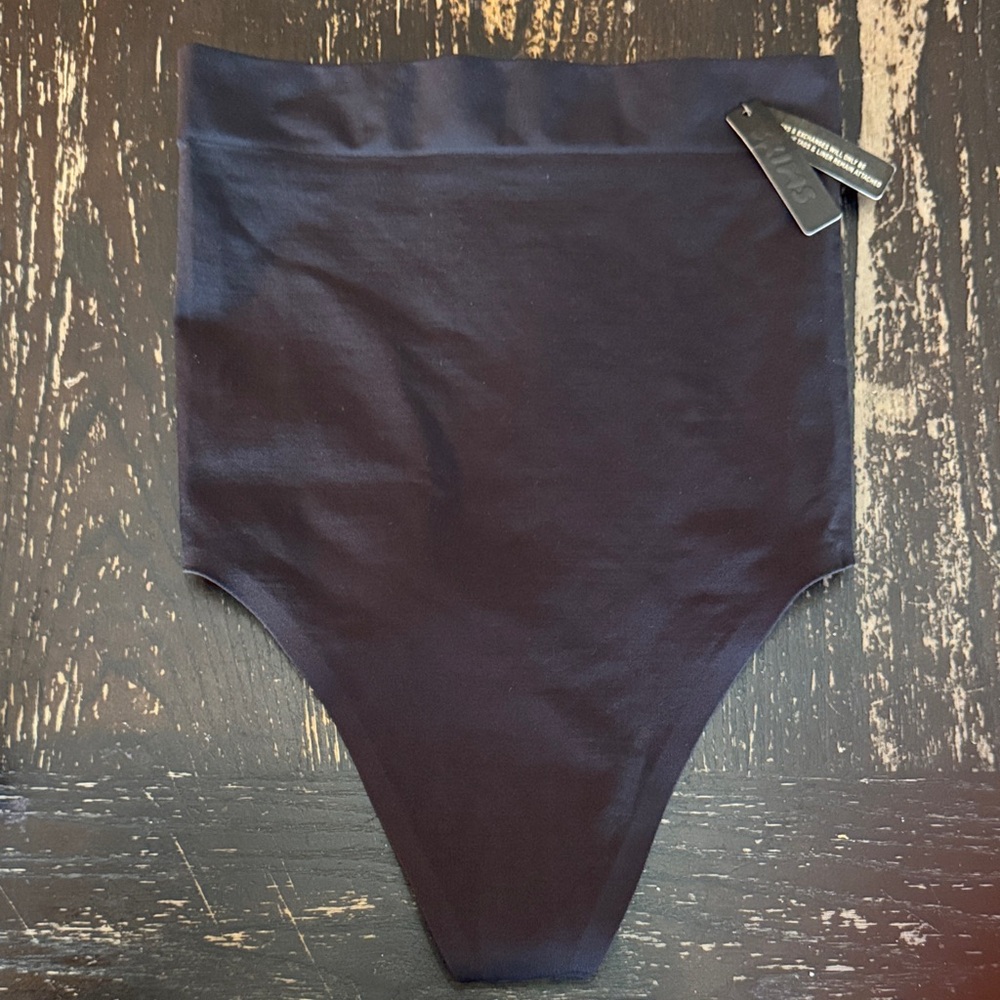Skims High-Waisted thong
